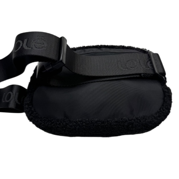 LOLE Sherpa Black Belt Bag - Picture 2 of 12